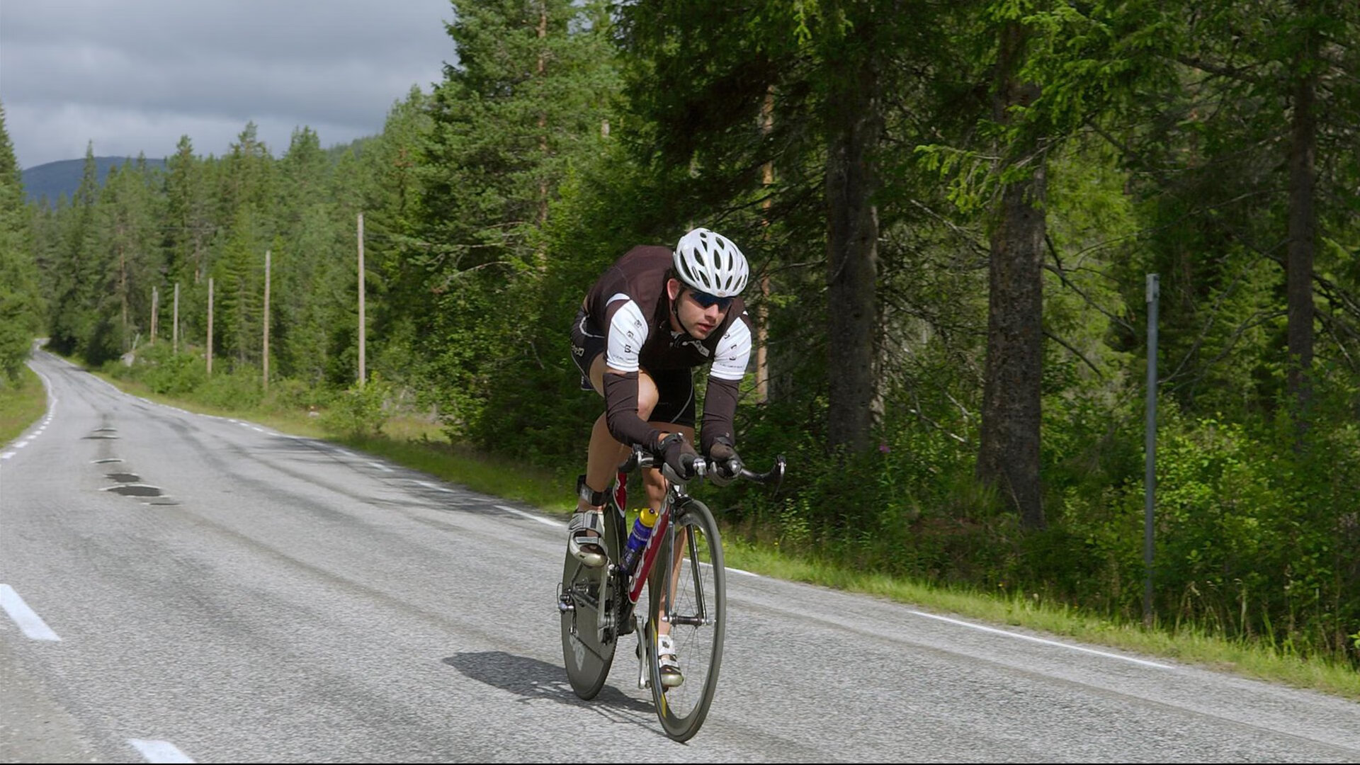 美国队接力换棒精准无误引赞叹，美国队混合接力